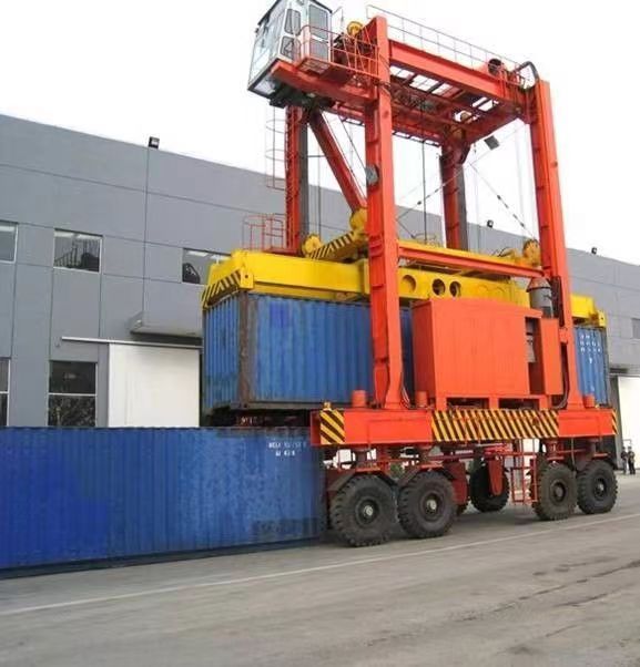 游艇吊裝轉(zhuǎn)運(yùn)車